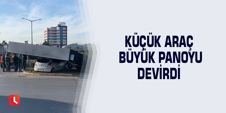 Küçük araç büyük panoyu devirdi