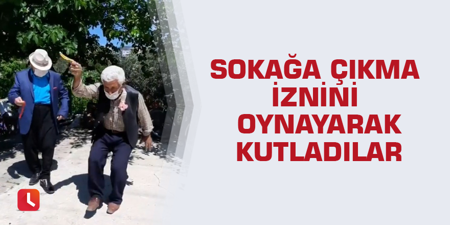 Sokağa çıkma iznini oynayarak kutladılar