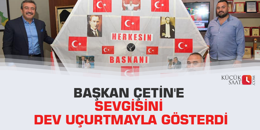 Başkan Çetin'e sevgisini dev uçurtmayla gösterdi