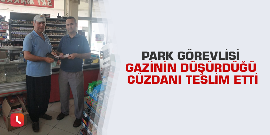 Park görevlisi gazinin düşürdüğü cüzdanı teslim etti