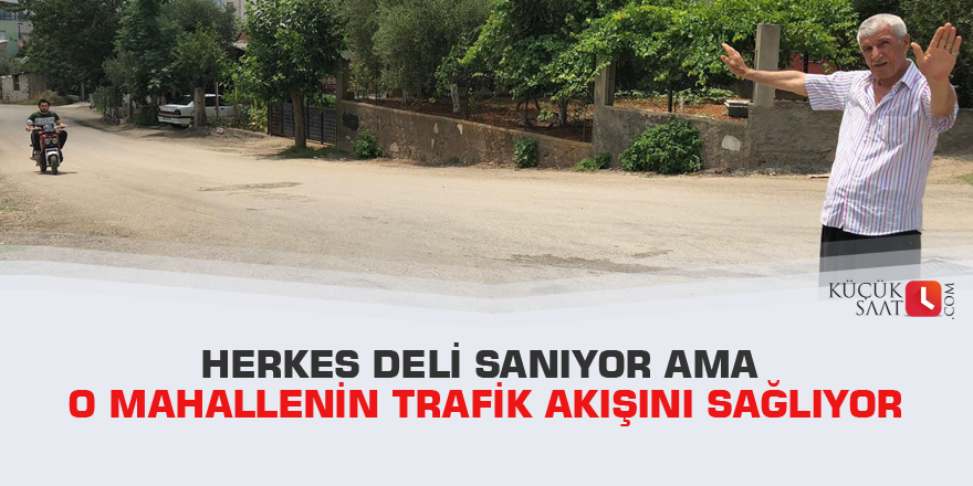 Herkes deli sanıyor ama o mahallenin trafik akışını sağlıyor