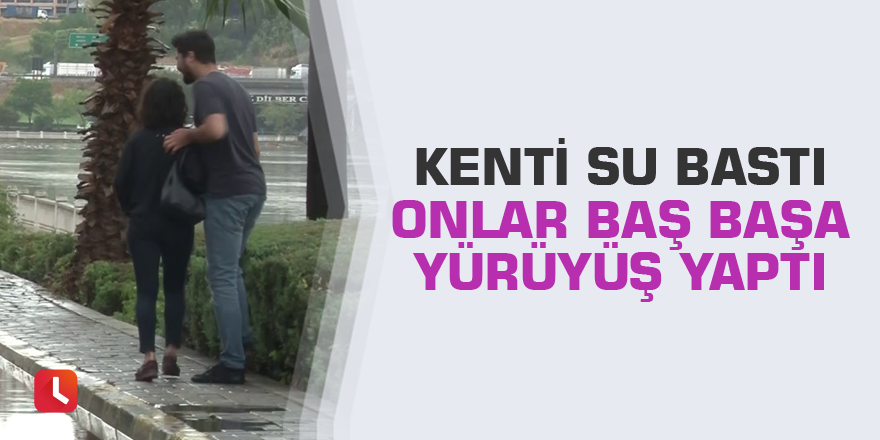 Kenti su bastı onlar baş başa yürüyüş yaptı