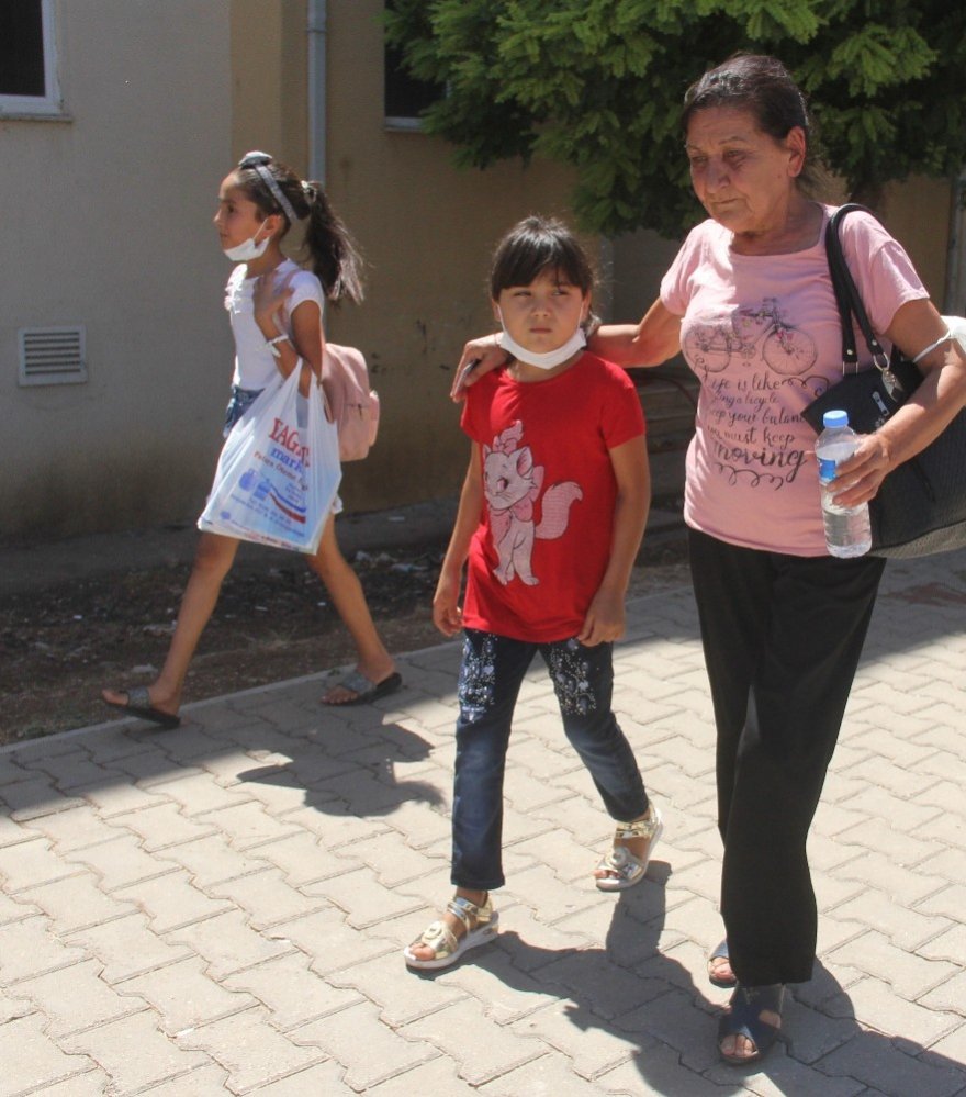 Uyuşturucu bağımlısı şahıs, içinde iki kızı ve annesinin olduğu evi yaktı