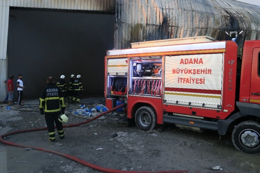 Geri dönüşüm fabrikasında çıkan yangın 3 saat sonunda kontrol altına alındı