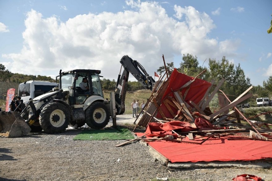 Göl kıyısındaki 15 kaçak yapı yıkıldı