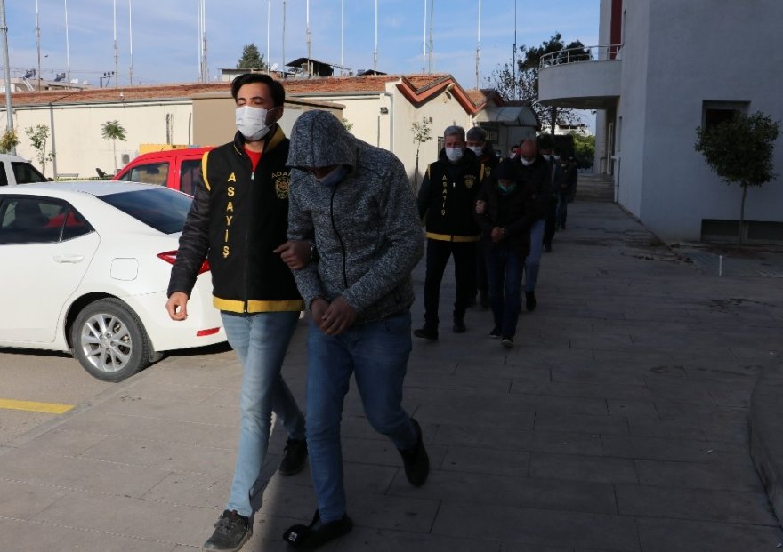 300 yıl hapis cezasıyla aranan hükümlülere şafak baskını