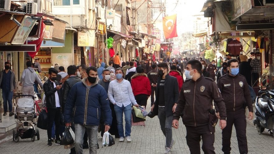 Adana'da koronavirüs yuvası o cadde