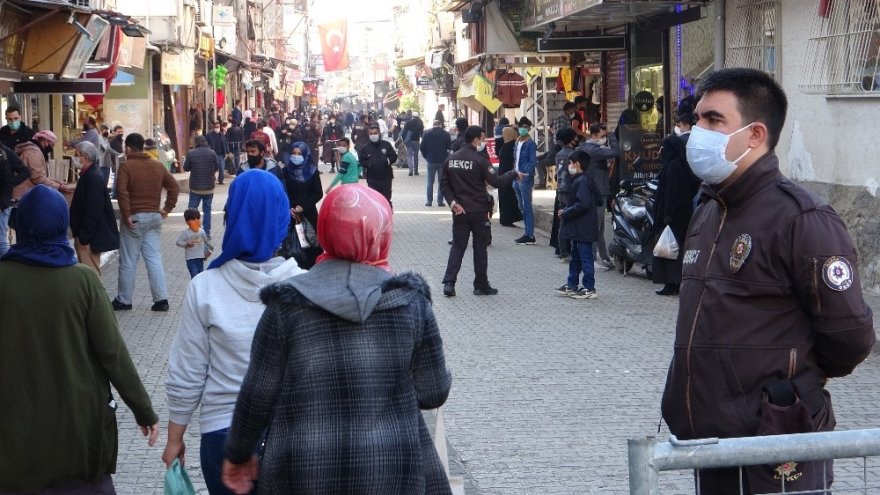 Adana'da koronavirüs yuvası o cadde