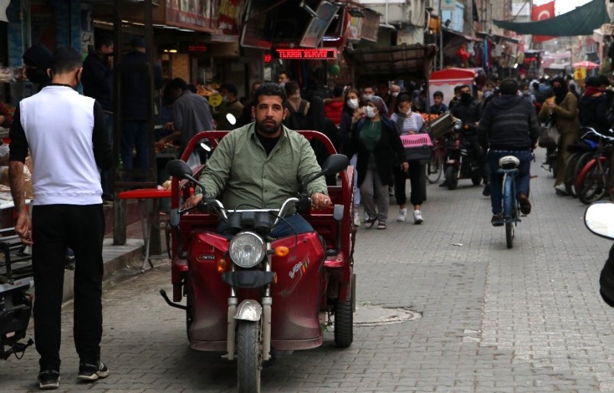 Yasağın kalktığı Adana’da piknik alanları doldu taştı