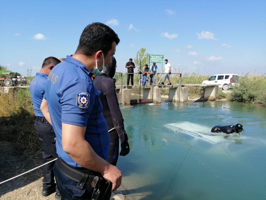 Sulama kanalındaki kazalı araç, polisi alarma geçirdi