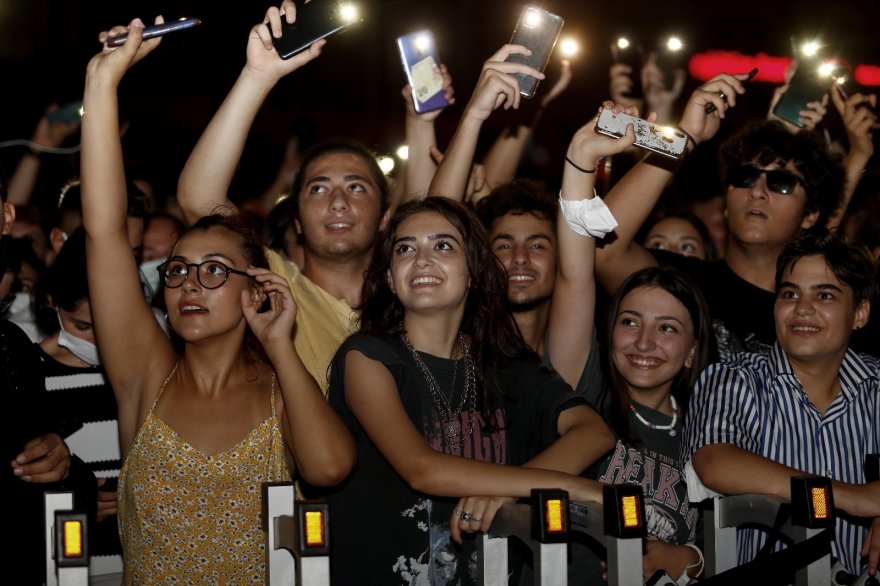 Seyhan, gençlerin stresini Gripin ile aldı