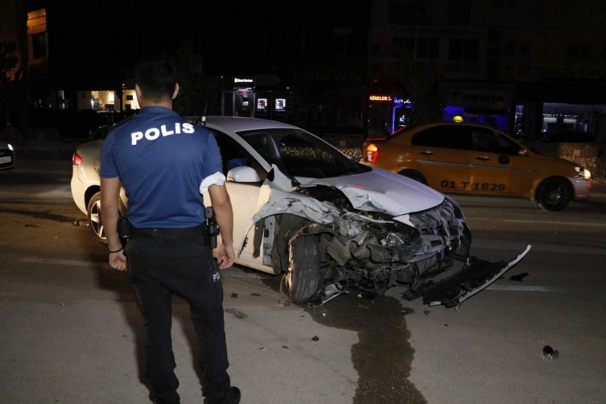 Adana’da trafik kazası yaptıktan sonra karşı tarafın sürücüsünü bıçakladılar