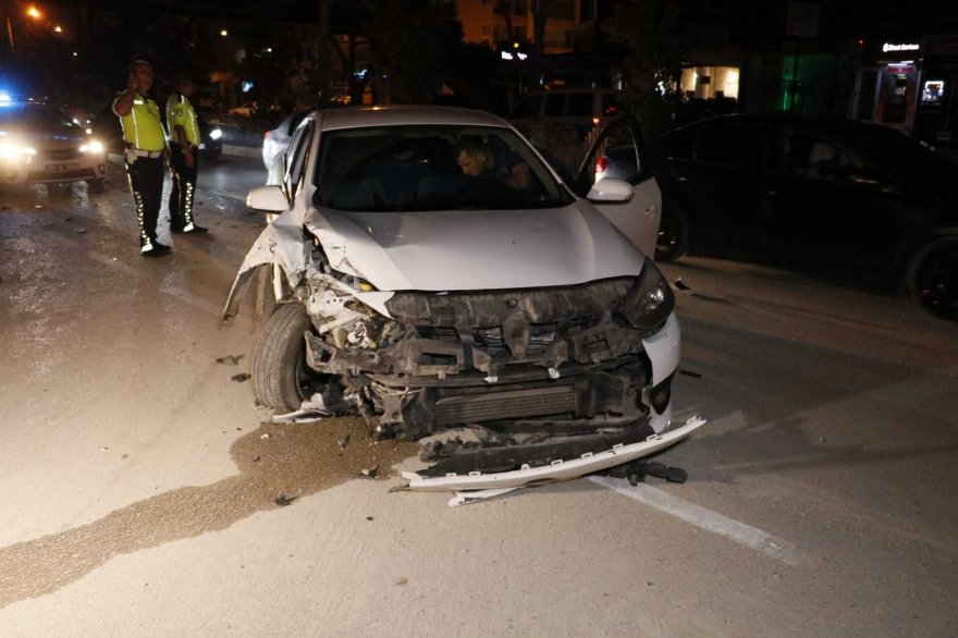 Adana’da trafik kazası yaptıktan sonra karşı tarafın sürücüsünü bıçakladılar