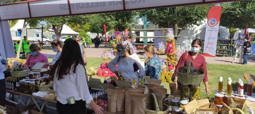 Uluslarası Adana Lezzet Festivali’nde yöresel ürünlere yoğun ilgi