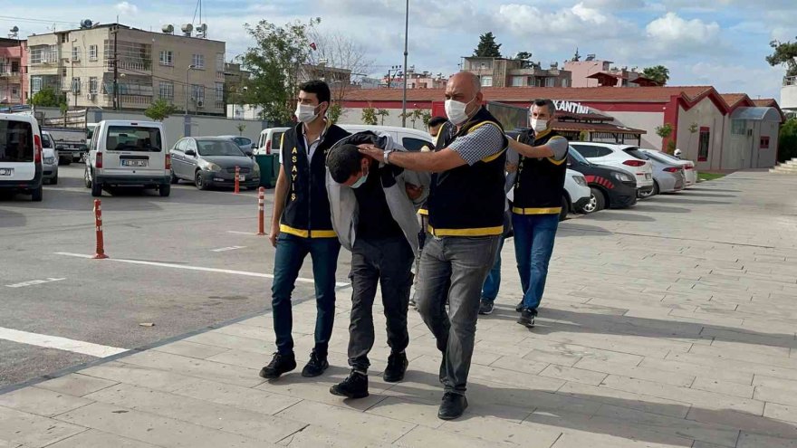 Adana'da 2 arkadaş, sahte polis kimliğiyle narkotik uygulaması yaptı