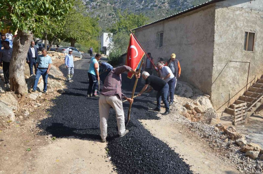 Başkan Özgan'dan mezun olduğu okul yoluna asfalt