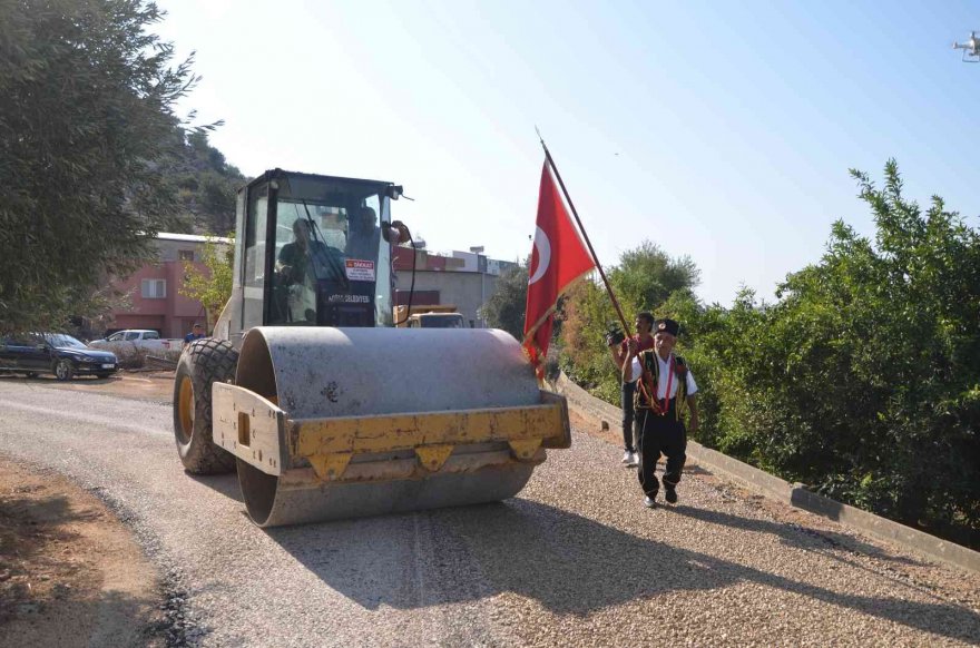 Başkan Özgan'dan mezun olduğu okul yoluna asfalt