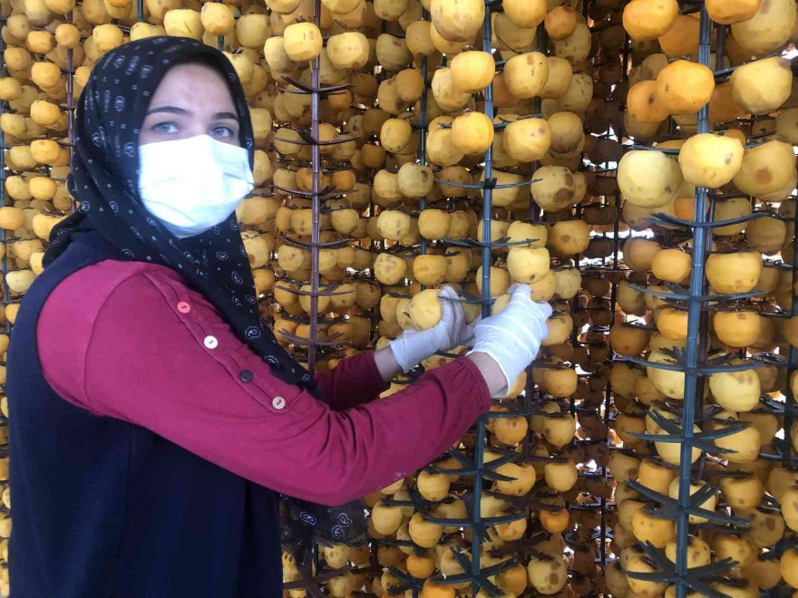 Çamaşır ipine asarak başladı, şimdi siparişlere yetişemiyor