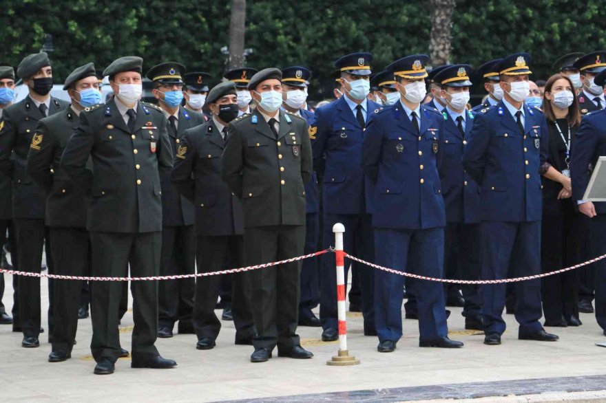 Adana’da Atatürk’ü anma töreni