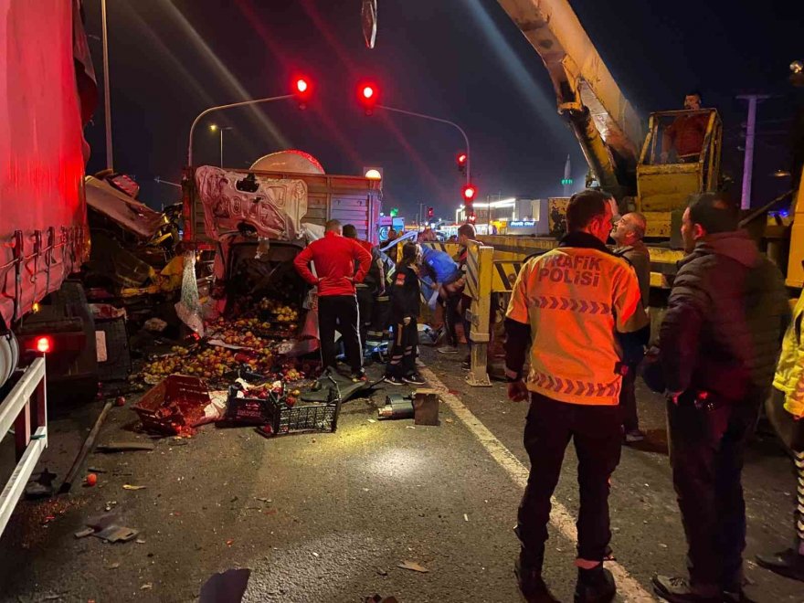 Adana’da zincirleme trafik kazası: 1 ölü, 4 yaralı