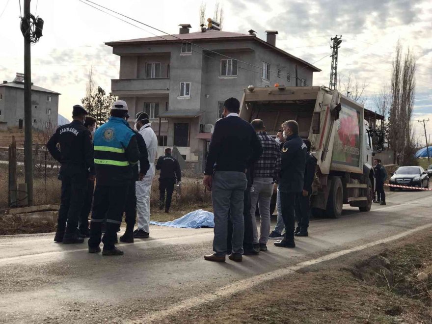 Çöp kamyonunun altında kalan temizlik işçisi hayatını kaybetti