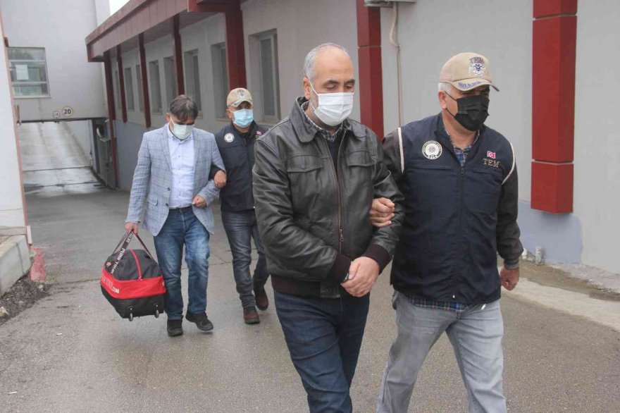 Adana’da FETÖ operasyonu: 8 zanlı adliyeye sevk edildi