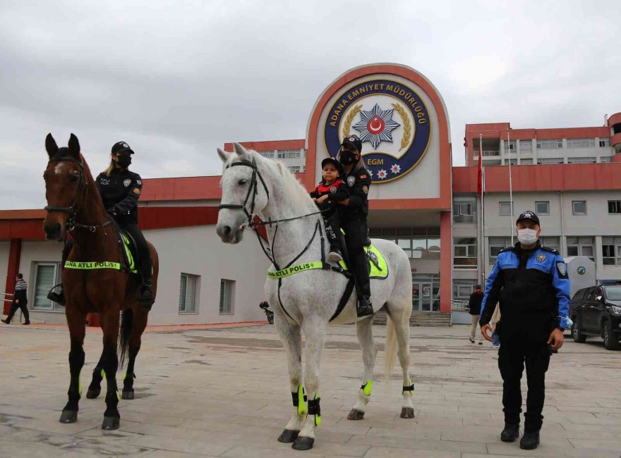 Lösemili çocuk hastaneye atlı birlikle getirildi