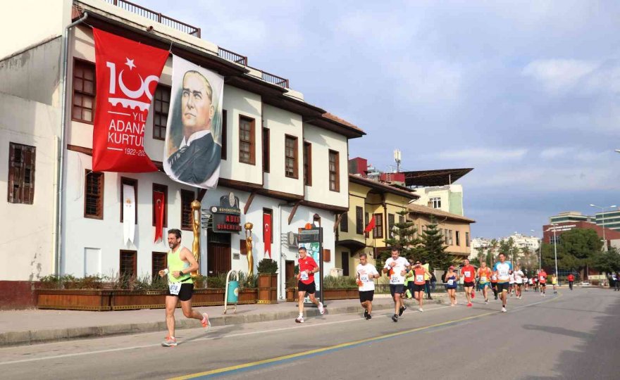 5 Ocak Adana Kurtuluş Yarı Maratonu tamamlandı