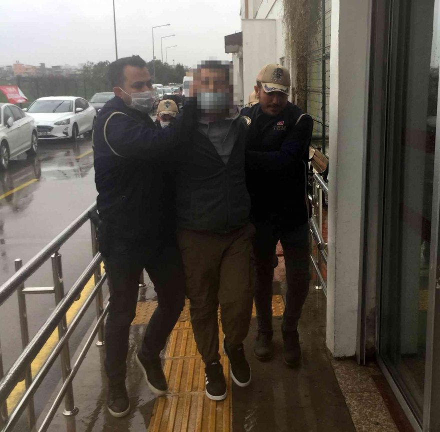 DEAŞ operasyonunda gözaltına alınan 4 zanlı adliyeye sevk edildi