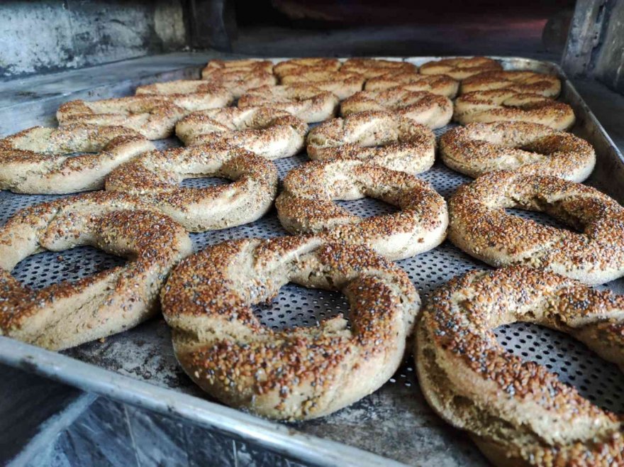 Siyez unundan simit yaptı, taleplere yetişemiyor