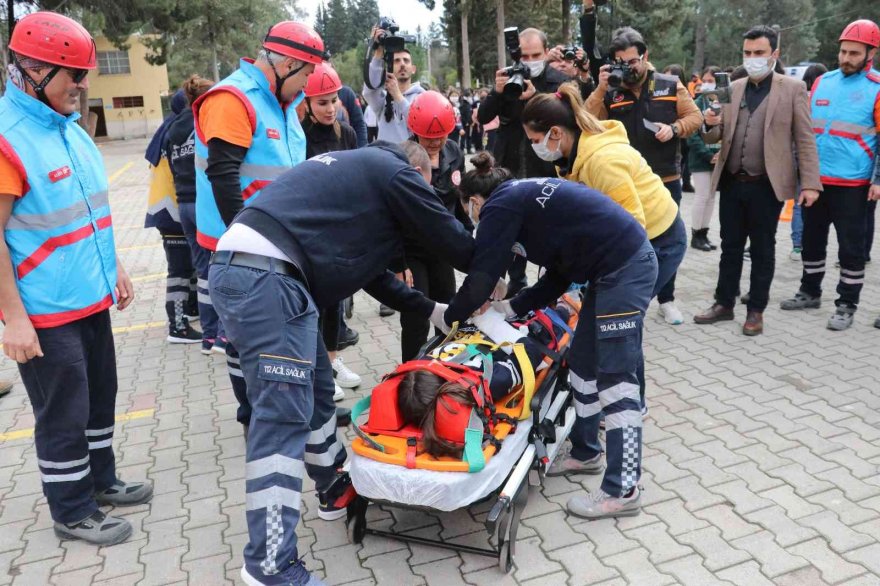 Adana’daki okullarda “Deprem anı ve tahliye tatbikatı” gerçekleştirildi