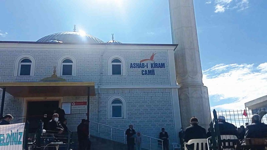 Hayırseverlerin desteği ile yaptırılan cami ibadete açıldı