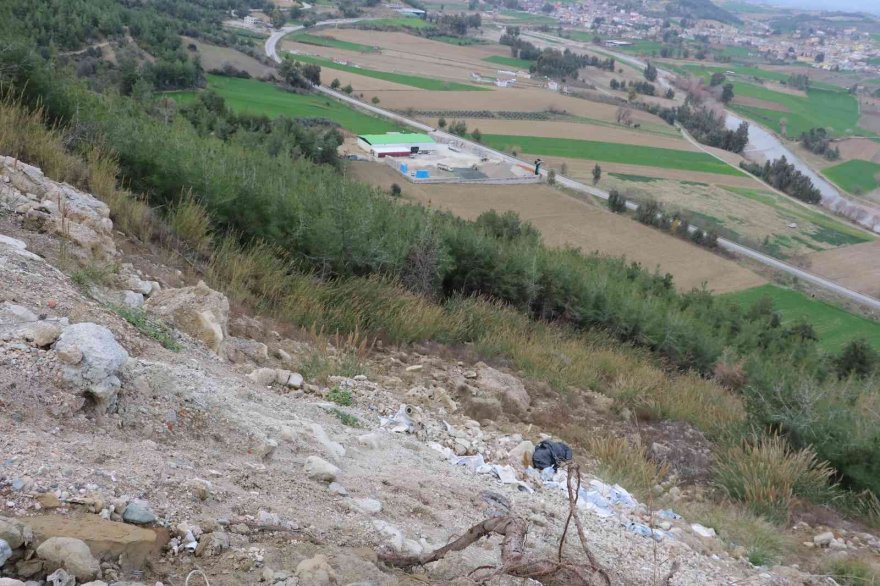 Eşinin cesedini 3 gün evde saklamıştı, suçu ölen babasının üstüne atıp beraat etti