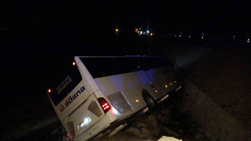 Adana’da yolcu otobüsü devrildi: 4’ü ağır 23 yaralı