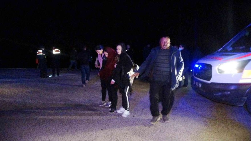 Adana’da yolcu otobüsü devrildi: 4’ü ağır 23 yaralı