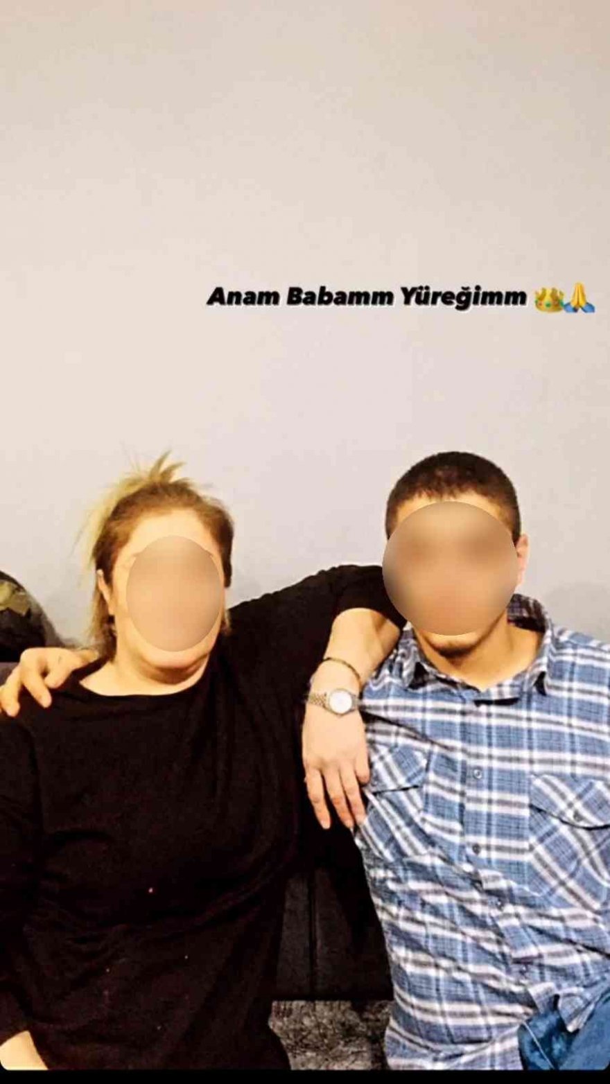 “Anam babam yüreğim” yazarak annesiyle poz verdi babasını öldürdü