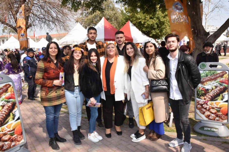 Ceyhan’da karnaval coşkusu