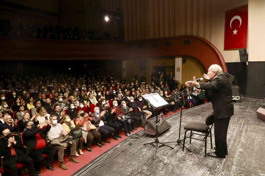 Adanalı duayen sanatçı Mustafa Sağyaşar, 70. sanat yılında hemşehrileriyle buluştu