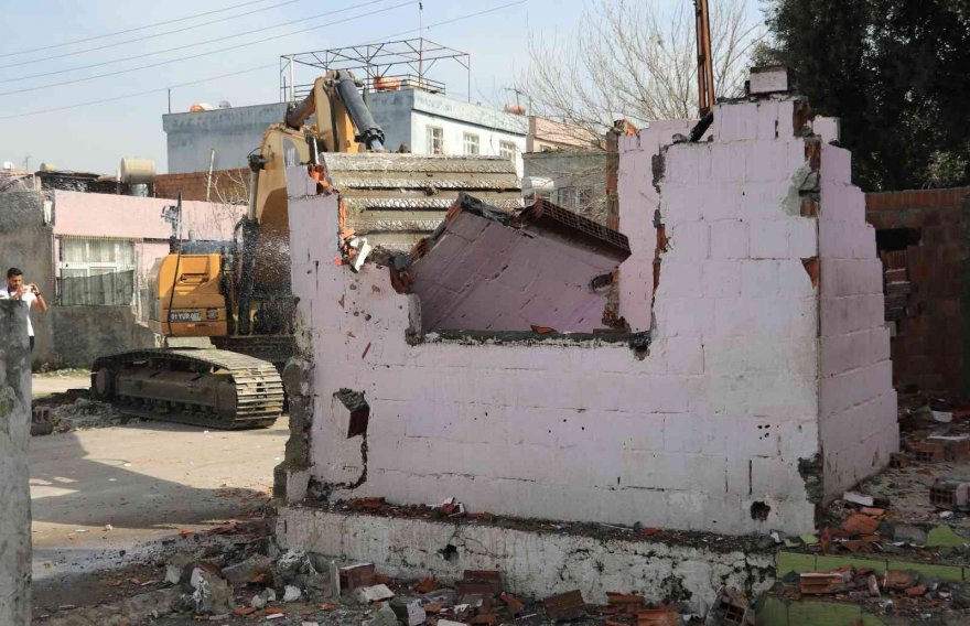 Adana’nın en sorunlu mahallesine kentsel dönüşüm neşteri