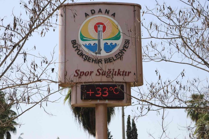 Adana’da sıcaklık 33 dereceye ulaştı, parklar doldu