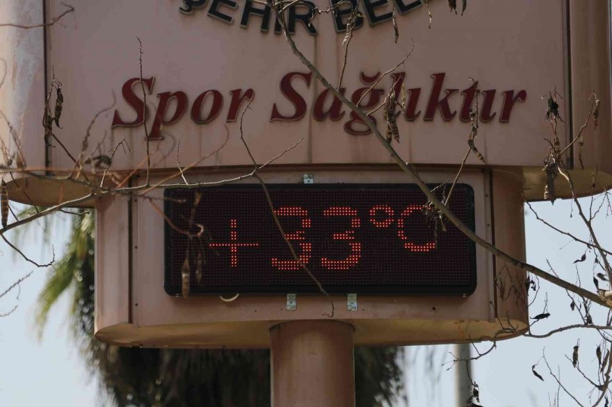 Adana’da sıcaklık 33 dereceye ulaştı, parklar doldu