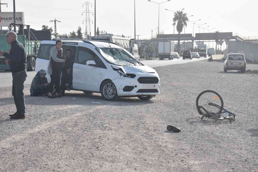 Otomobilin çarptığı bisikletli ağır yaralandı