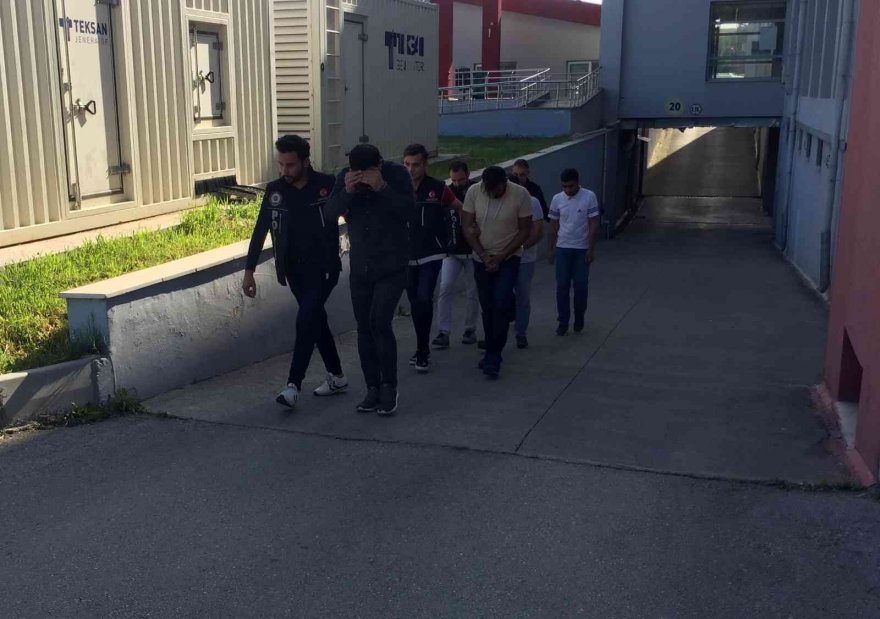 Adana polisi, kahve aromalı 79 kilo 400 gram esrar ele geçirdi