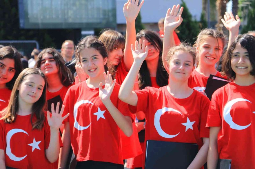 Adana’da 23 Nisan Ulusal Egemenlik ve Çocuk Bayramı coşkusu