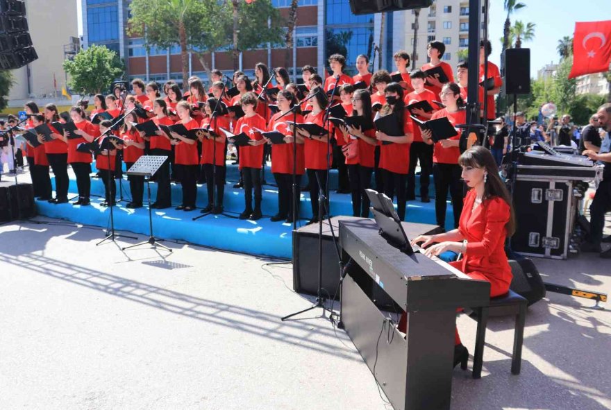 Adana’da 23 Nisan Ulusal Egemenlik ve Çocuk Bayramı coşkusu