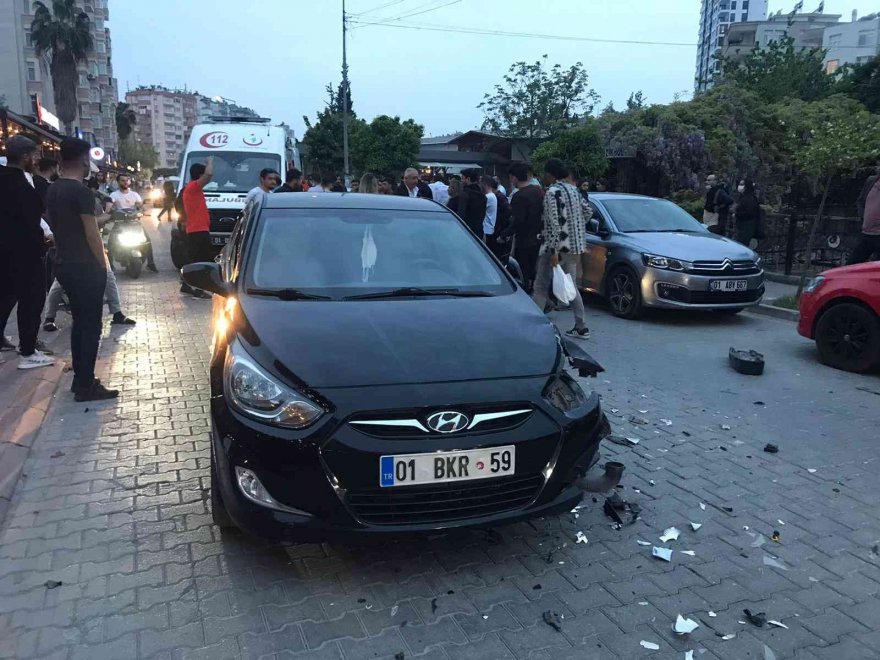 Motosiklet ile otomobilin çarpıştığı kaza kamerada