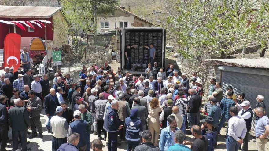 Pozantı’da 1 milyon 200 çilek fidesi dağıtıldı