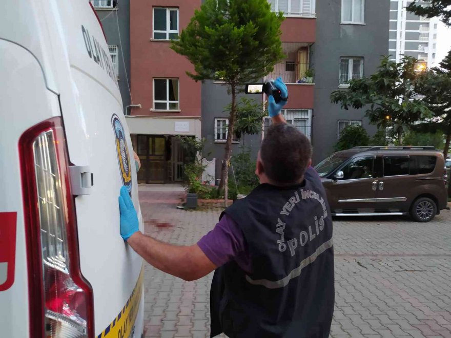 Adana'da 13 yaşındaki kız, 11. kattan aşağıya atladı