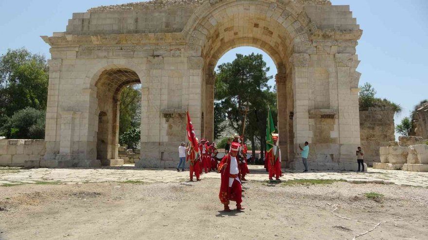 Anavarza Antik Kent'te mehter sesleri yükseldi