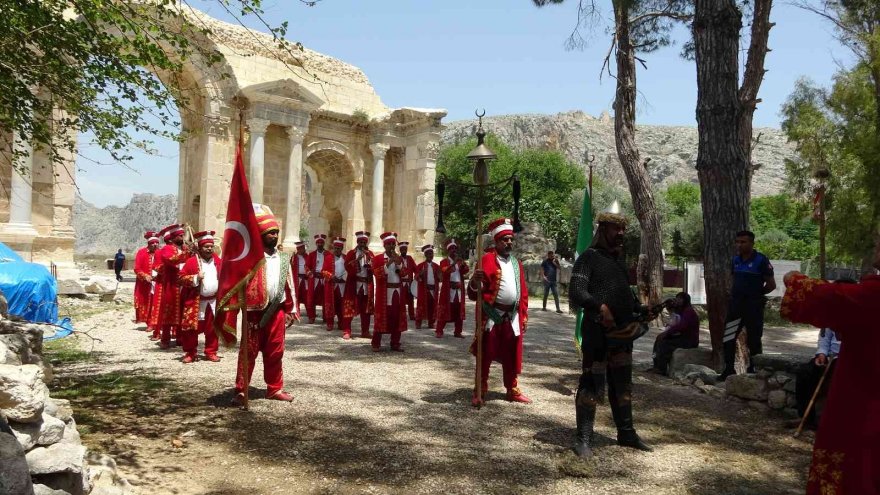 Anavarza Antik Kent'te mehter sesleri yükseldi